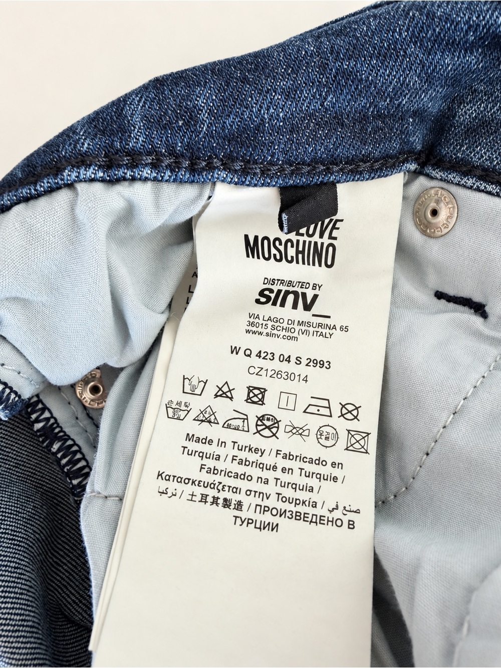 Love Moschino โค๏ธ Rhinestone Heart Cropped Straight Leg Jeans SZ 26 Y2K Style - Picture 4 of 8